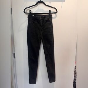 American Eagle black skinny pants
Size 2